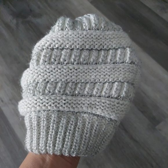 C.C Beanie Sparkly Metallic OS - Picture 4 of 4